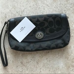 MUST GO Coach Clutch